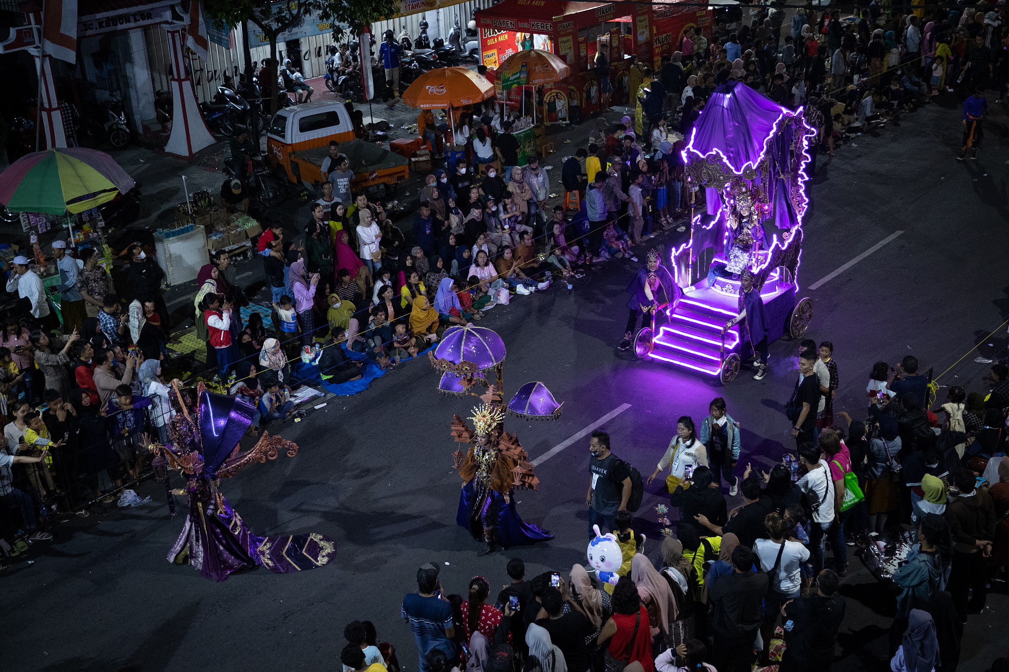 Jember Fashion Carnival — An Ethnic Fashion Show With Indonesian Traditional Elements