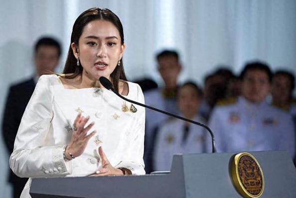 泰国宪法法院裁定暂停佩通坦总理职务_fororder_IMG_2763