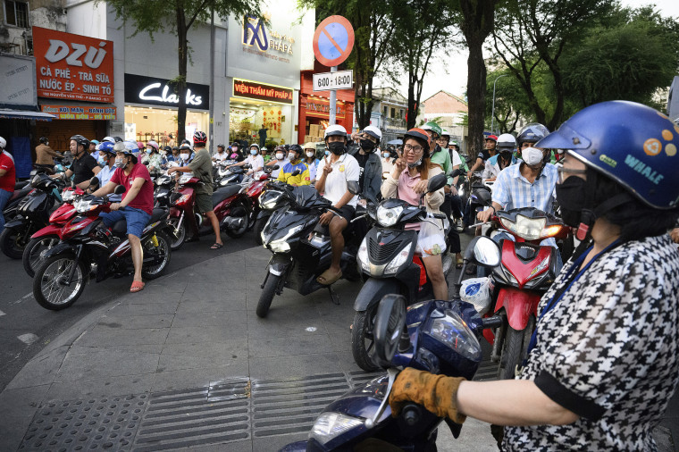 越南：骑摩托穿越城市 会成为旧日的记忆吗？_fororder_VCG111476450954
