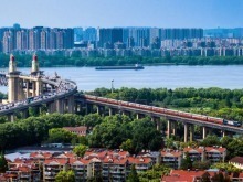 今年上半年全国铁路发送旅客23.48亿人次 创历史同期新高