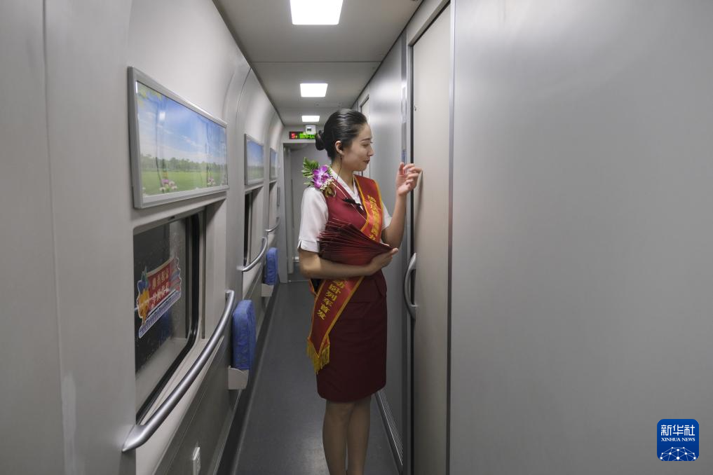 香港故事|從直通車到高鐵動臥:內地香港更便捷“雙向奔赴” 香港故事|從直通車到高鐵動臥:內地香港更便捷“雙向奔赴”