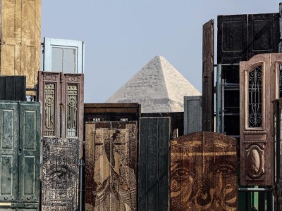 “现在即永恒”艺术展亮相埃及金字塔