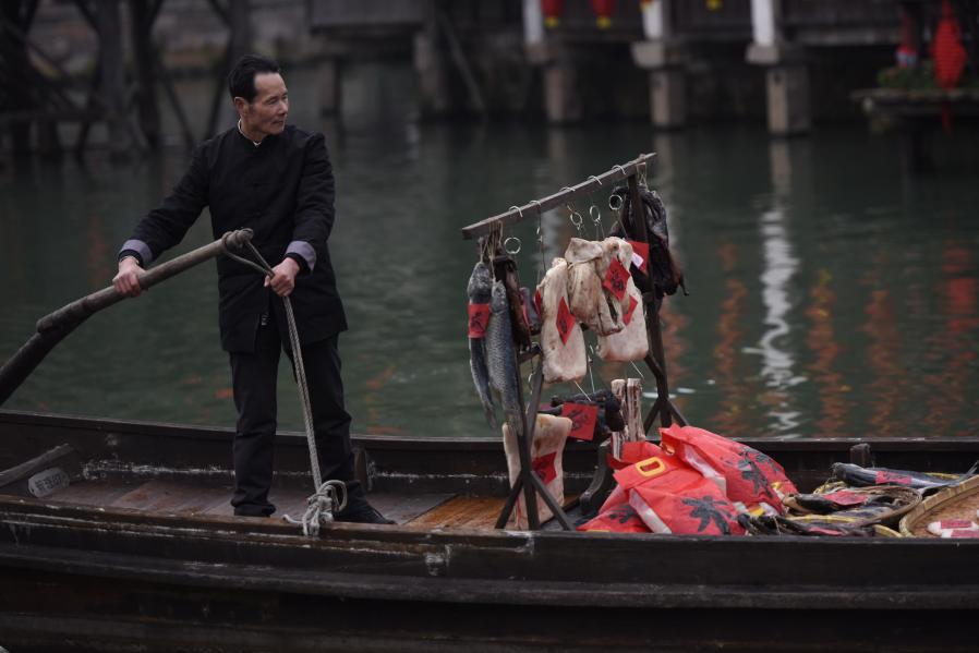 长街宴、夜灯会、水上年市、水陆巡游、年味大集......乌镇水上人家水上年味浓! 长街宴、夜灯会、水上年市、水陆巡游、年味大集......乌镇水上人家水上年味浓!
