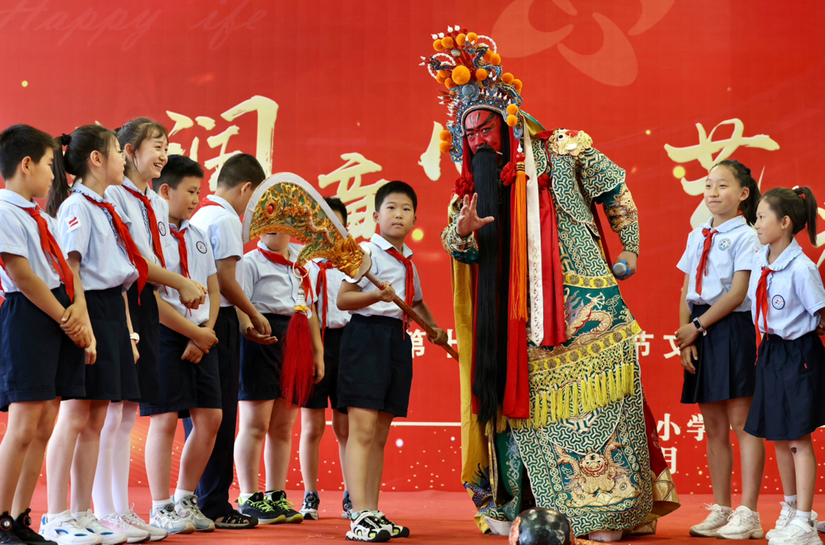山西太原:非遗进校园 迎“六一”儿童节 山西太原:非遗进校园 迎“六一”儿童节
