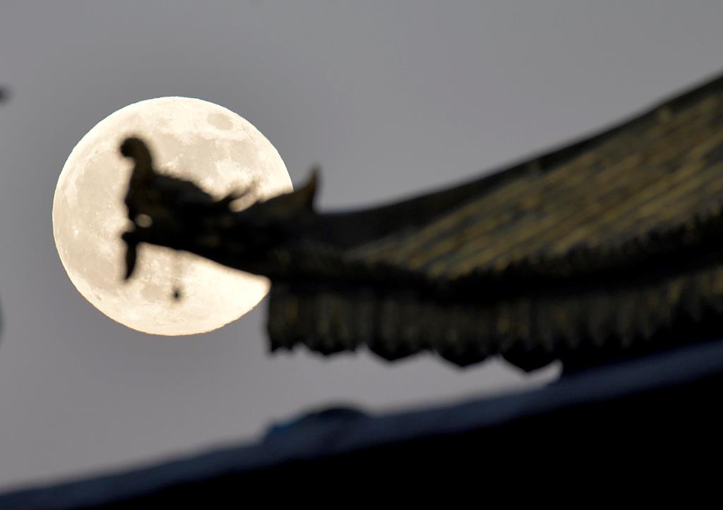 记得抬头看！2025年最后一次“超级月亮”即将登场