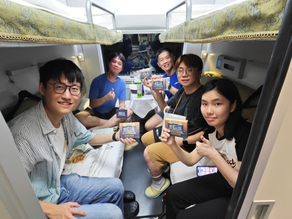香港故事|從直通車到高鐵動臥:內地香港更便捷“雙向奔赴” 香港故事|從直通車到高鐵動臥:內地香港更便捷“雙向奔赴”
