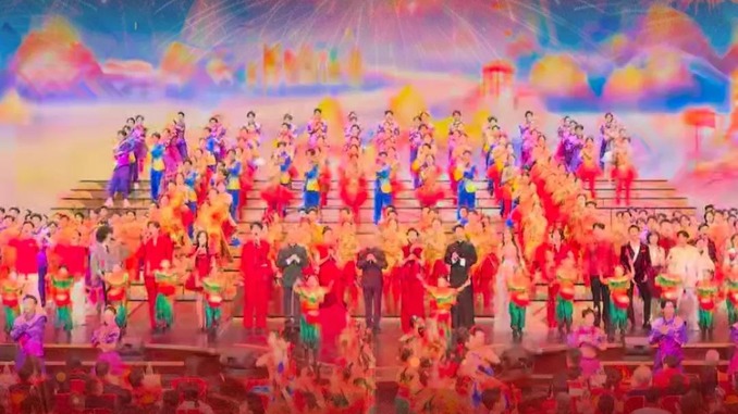 日月谭天｜总台蛇年春晚让观众感受到“世界春节”的无穷魅力
