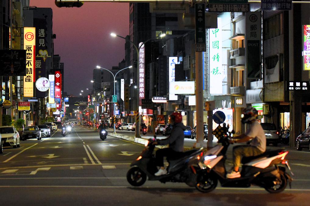 “机车之岛”的惊叹与期盼——台湾社会热议“张雪机车”夺冠