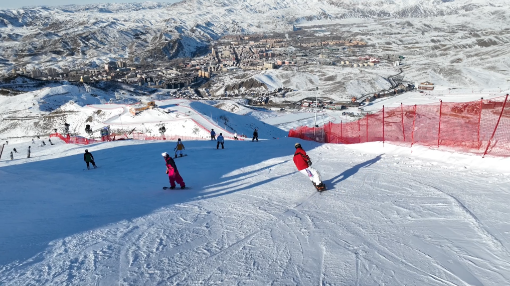 新疆阿勒泰“雪假”首日 听听孩子们感受如何