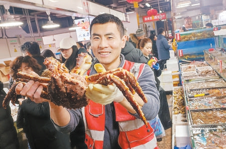 生猛海鲜紧俏水果密集进京 更多“洋味道”端上年夜饭餐桌