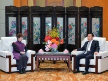 王晓晖会见中国国民党前主席洪秀柱