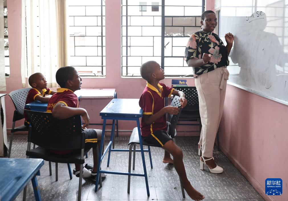 中文课程走进牙买加特殊教育小学