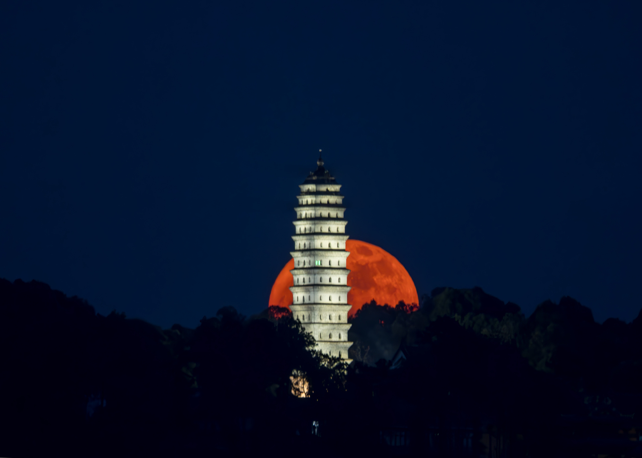2025“最低满月”限时登场！你看到了吗？