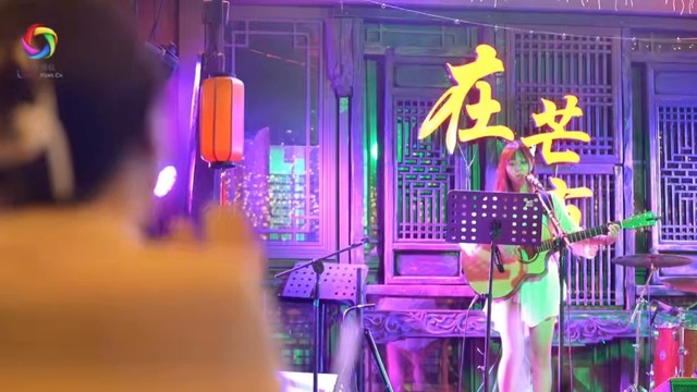 台湾青年倾情献唱 点赞“芒市不忙”_fororder_3