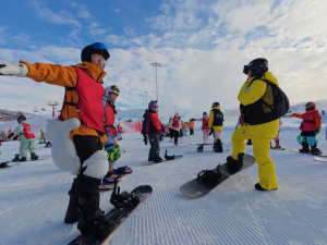 新疆阿勒泰“雪假”首日 听听孩子们感受如何