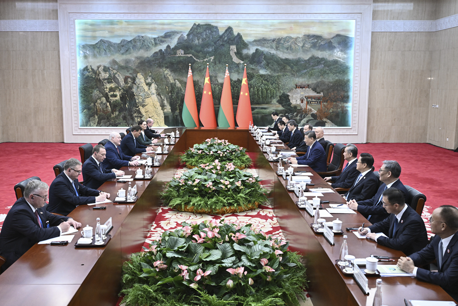 习近平会见白俄罗斯总统卢卡申科