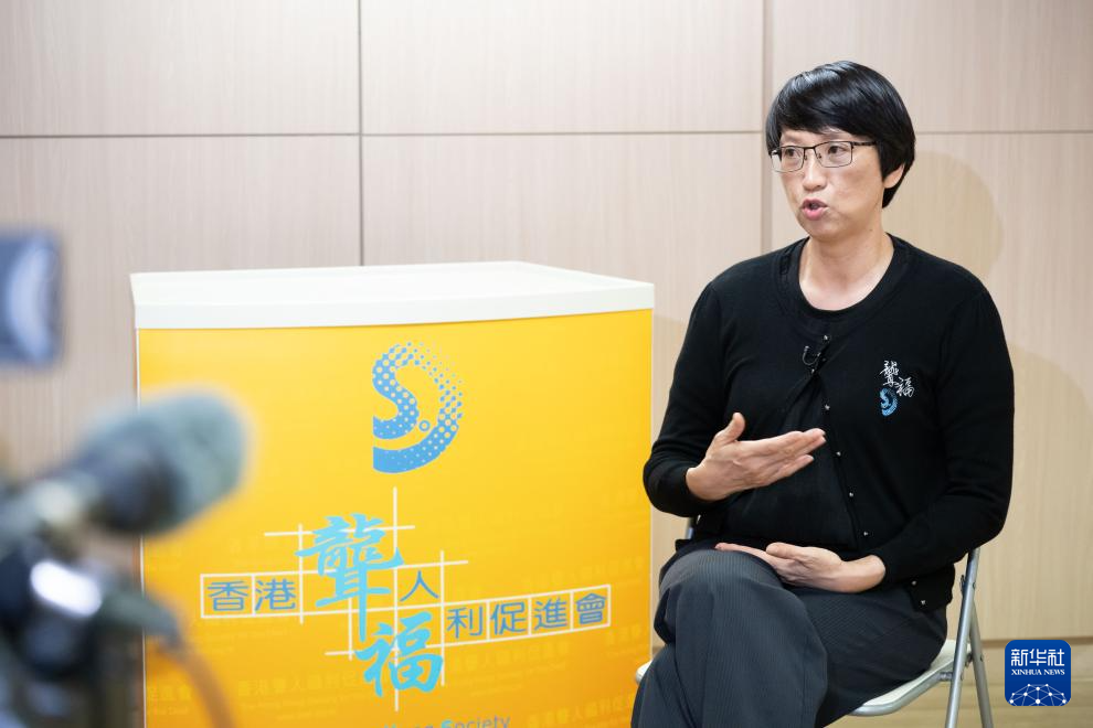 香港故事丨有温度的手语传译 香港故事丨有温度的手语传译