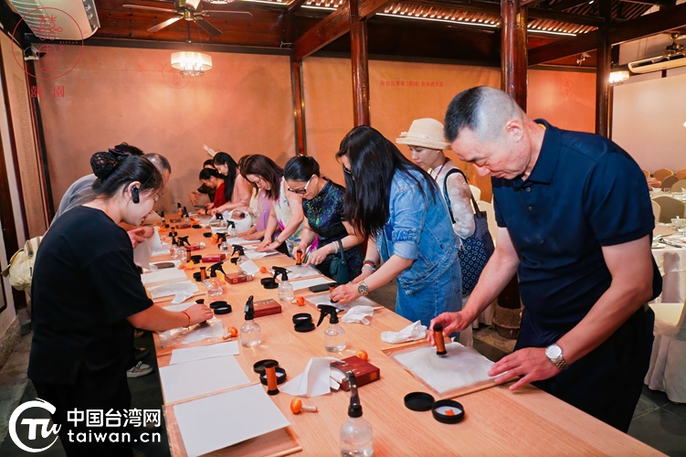 从手作月饼到汉服拍照，这个中秋台胞们打卡沉浸式体验！