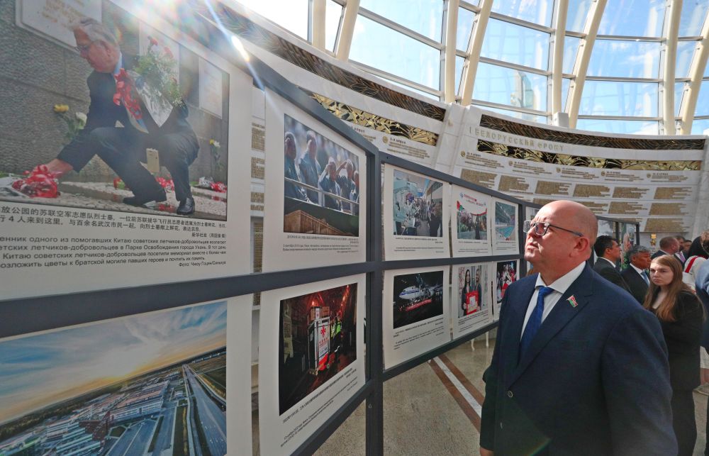 “铭记历史　开创未来”——纪念抗战胜利80周年图片展在明斯克开幕