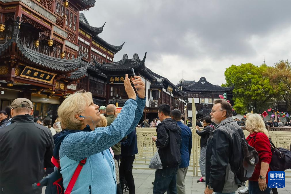 新华时评丨“你来我往”中拉紧中国与世界纽带