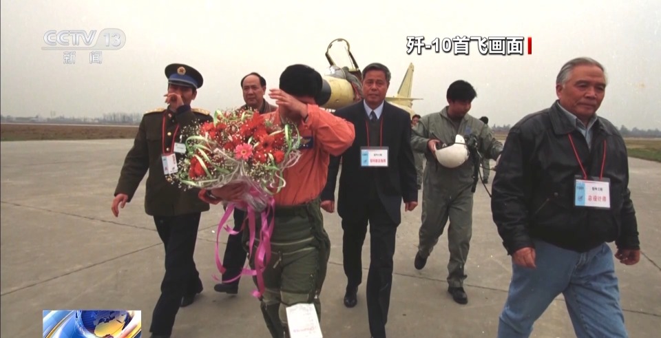 歼-10首飞画面来了！追梦者讲述“争气机”传奇