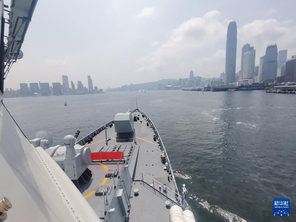 海军山东舰航母编队圆满结束访问离开香港