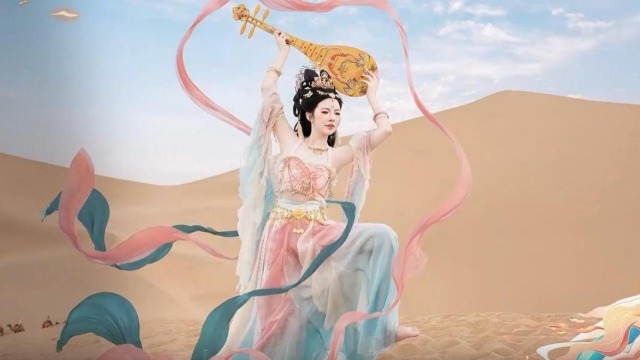 台湾网红飞天变装秀 敦煌美照拍不停_fororder_截图录屏_选择区域_20251029160034