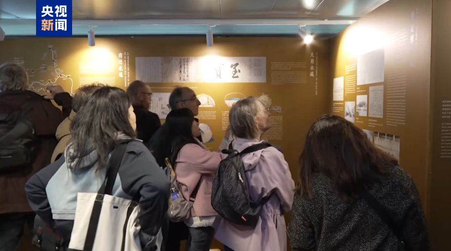 故宫图片展在法国巴黎开幕 展现“百年守护”
