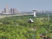 无人巴士、空中“飞的”……科创场景“活”起来 让城市更智慧