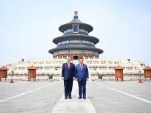 习近平同美国总统特朗普参观天坛