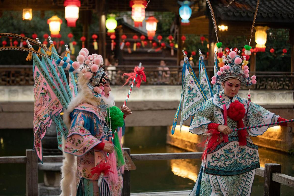 长街宴、夜灯会、水上年市、水陆巡游、年味大集......乌镇水上人家水上年味浓! 长街宴、夜灯会、水上年市、水陆巡游、年味大集......乌镇水上人家水上年味浓!