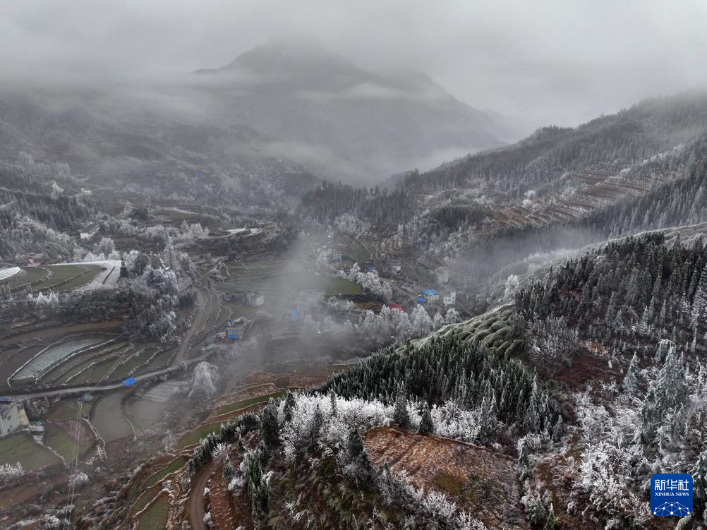 广西全州：瑶乡春雪美如画