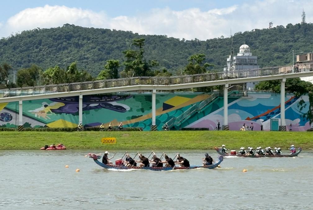 龙舟竞渡 “粽”情端午——台湾各地共庆传统佳节