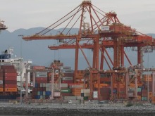 美国加征关税遭批评：再次挑起贸易争端是“愚蠢”举动