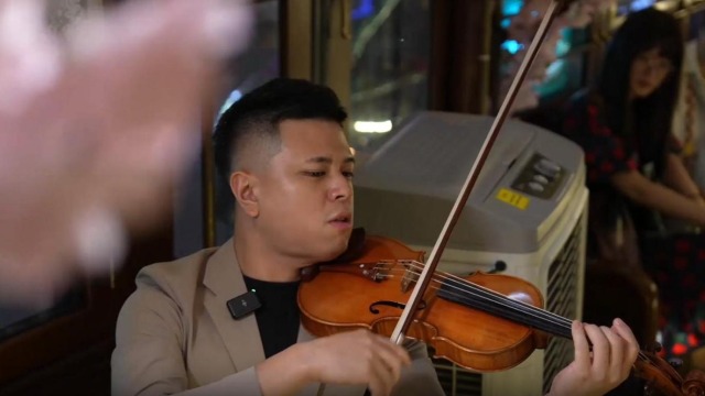 台湾青年携手大连网红 浪漫旋律饱含中秋祝愿_fororder_截图录屏_选择区域_20251031114951