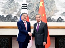 王毅同韩国外长赵显会谈_fororder_W020250917789714028524