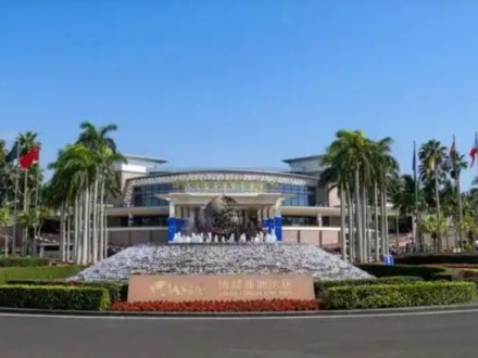 “在海南这片充满开放气息的热土上，我看到更多发展新机遇”