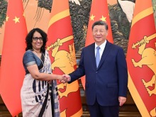 习近平会见斯里兰卡总理阿马拉苏里亚