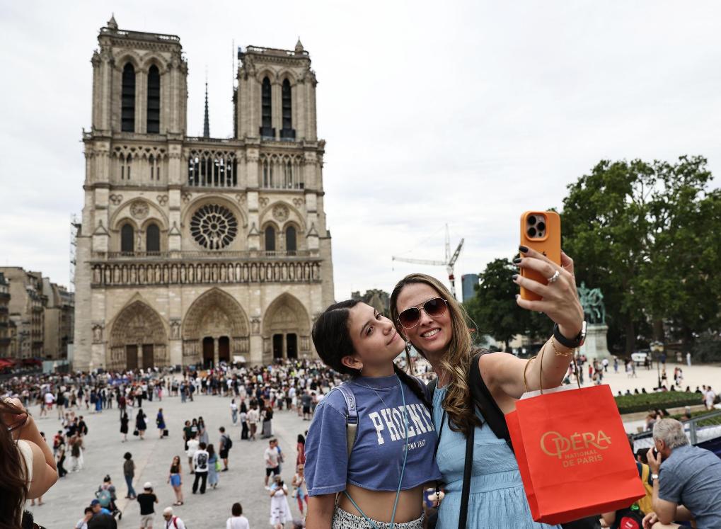 法国最后一名街头卖报人将被授予国家功绩勋章