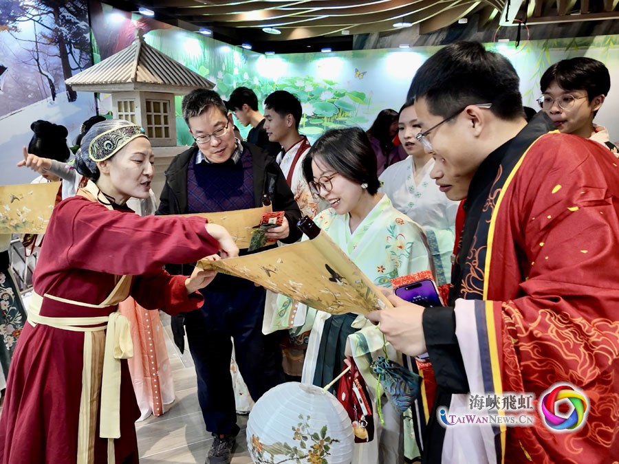 品美食、穿汉服、共联欢——2025“喜福汇”两岸青年交流活动在京举办_fororder_图1