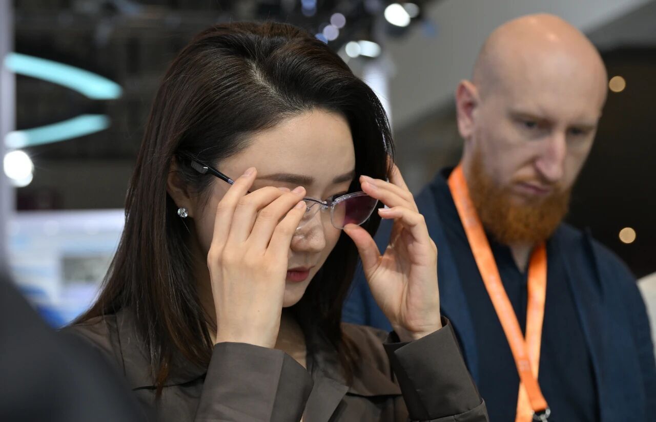 AI眼镜进“国补” 从“尝鲜”到“常用”还有几步？