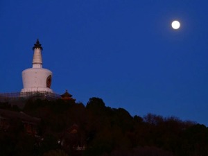 抬头哇！月亮超级大