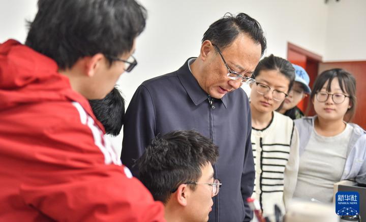 第一个机场、第一所大学……一组照片见证新西藏变迁