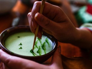全国四分之一的抹茶产自这里 探访“世界抹茶超级工厂”