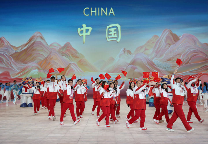 高燃！中国代表团入场亚冬会开幕式