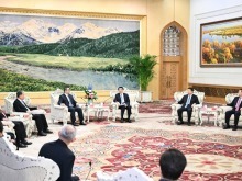 王沪宁会见国共两党智库论坛台方代表