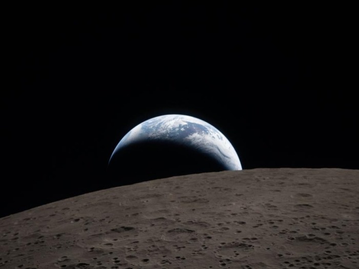 “猎户座”飞船上拍摄的太空影像