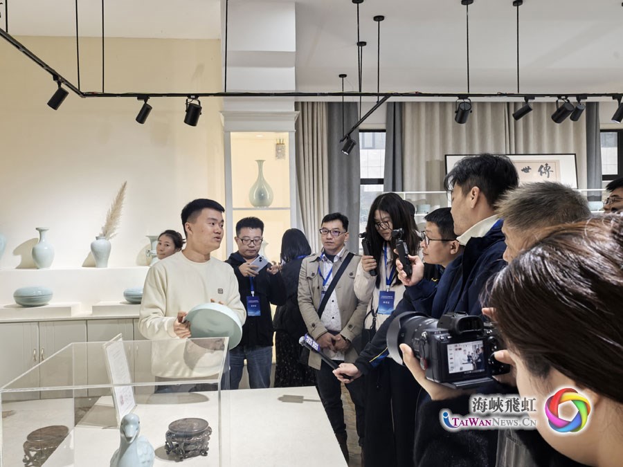 执着追求天青色的梦想——“中国式现代化发展看河南”两岸媒体联合采访团走近汝瓷_fororder_图3