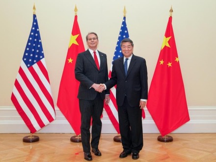 中美在法国巴黎举行经贸磋商