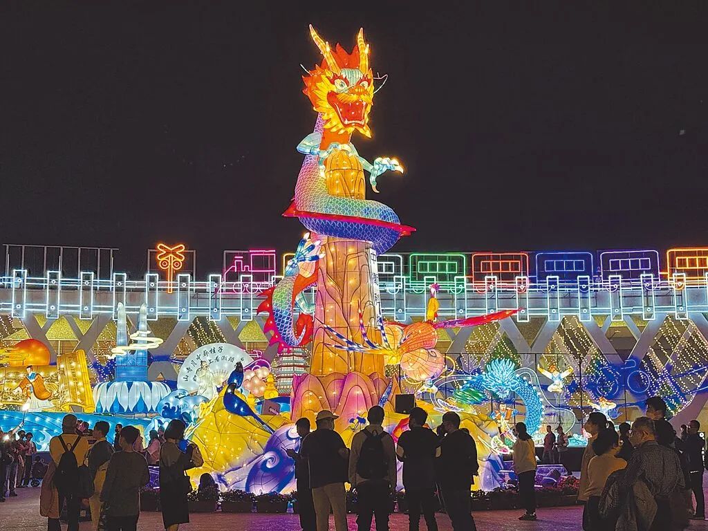 买年货、游园、赏灯……台湾街头年味正浓！